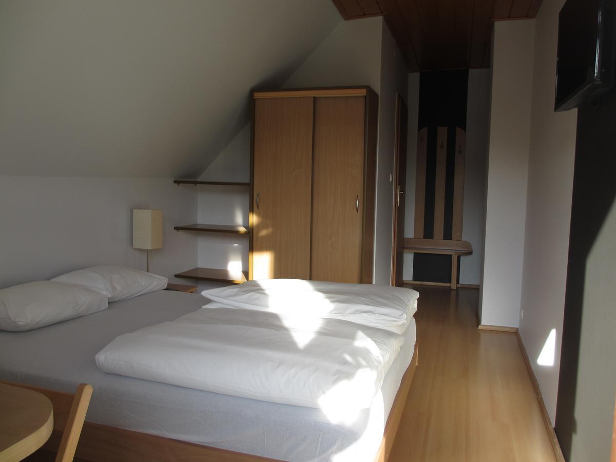 Mylak Hotel คอร์เบียลุฟ ภายนอก รูปภาพ